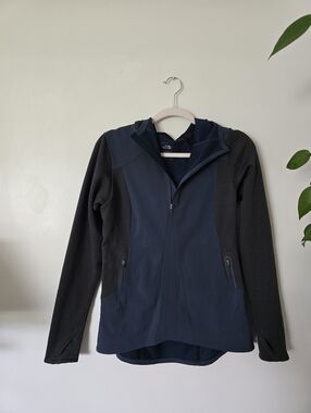 The North Face Small Blue Gray Flash Dry XD Womens Thin Hooded Running Jacket